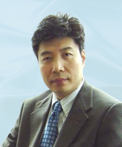 Headshot of Kinexum consultant Mel Dong